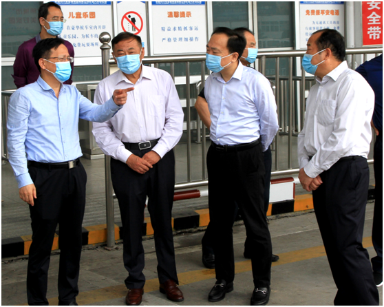 省交通运输厅党组书记、厅长章义来到集团公司阜阳长途汽车中心站检查安全生产工作