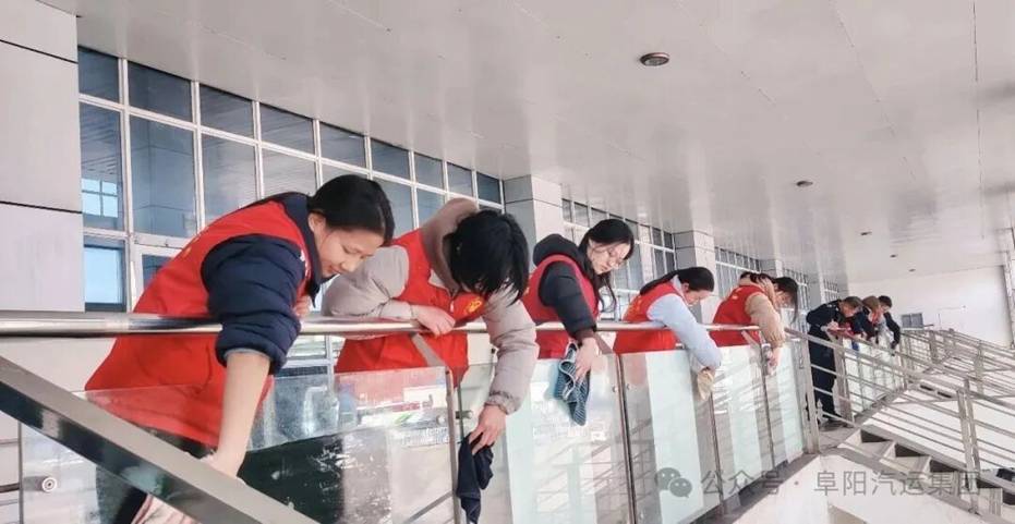 志愿者情暖旅客归途