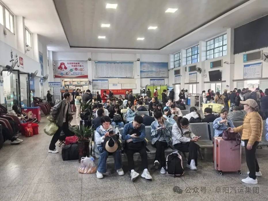 阜阳汽车东站紧急输送转乘旅客